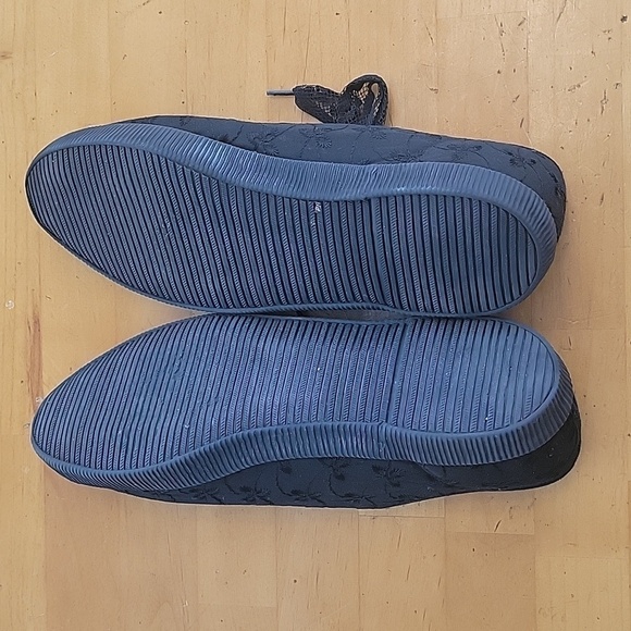 Black Ariv size 9 shoes - Picture 3 of 3